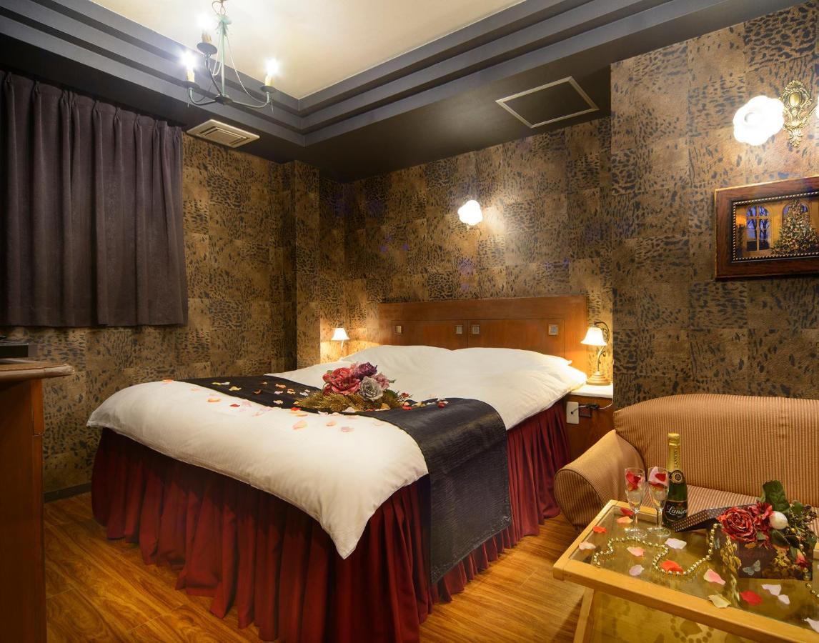 ホテル リトルチャペルクリスマス 梅田 (Adults Only) Oszaka Kültér fotó